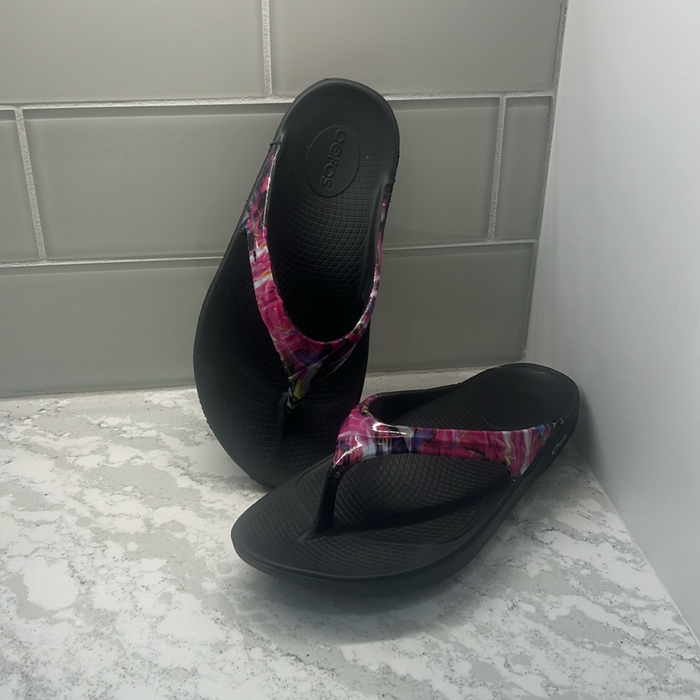 Oofos flip flops